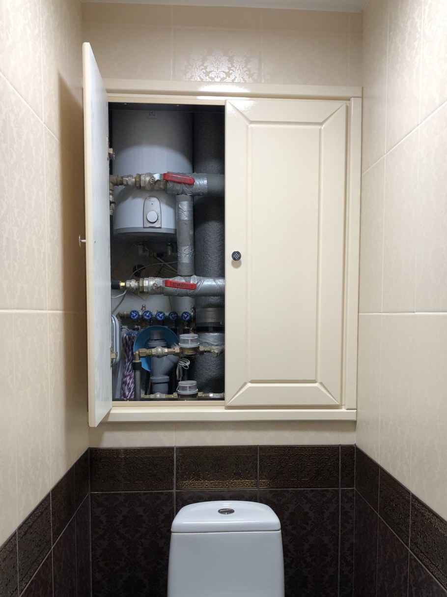 Сантехнический шкаф в ванной