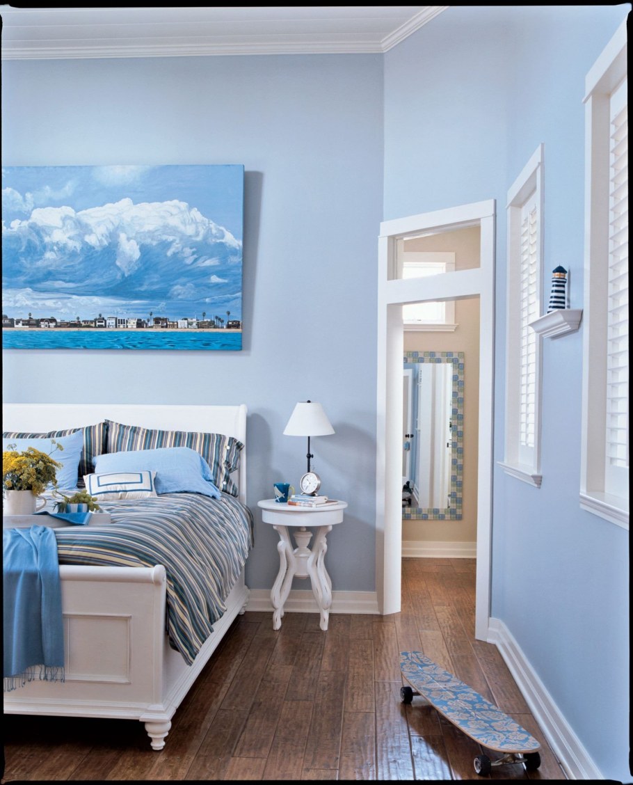 Голубые стены в спальне