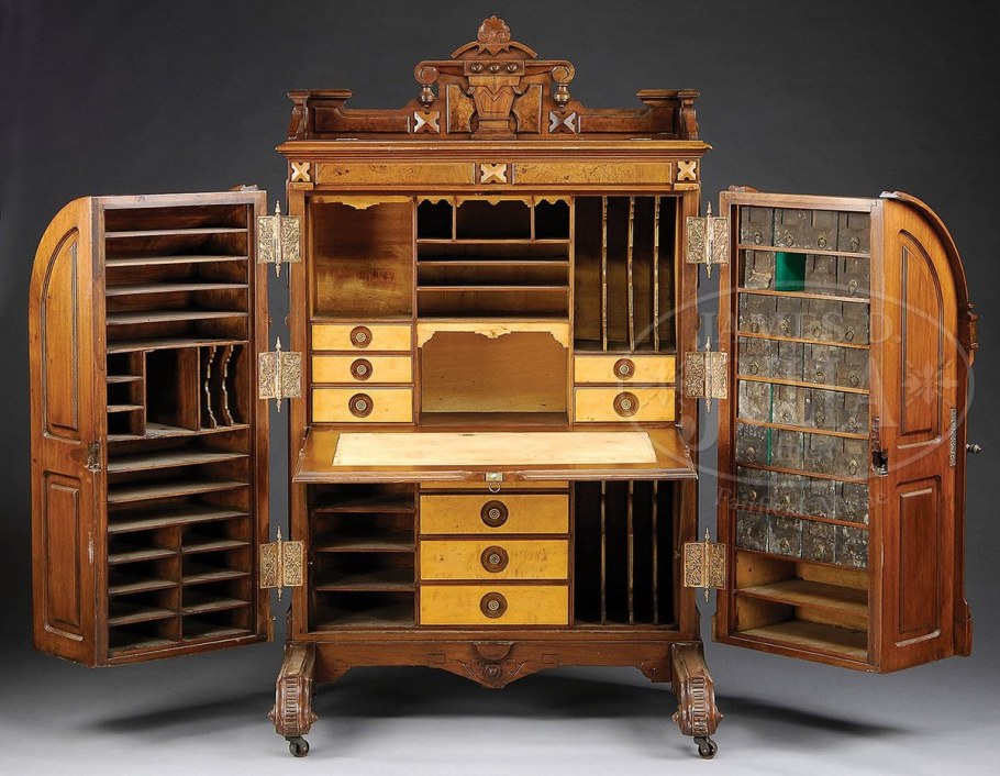 Старинная мебель