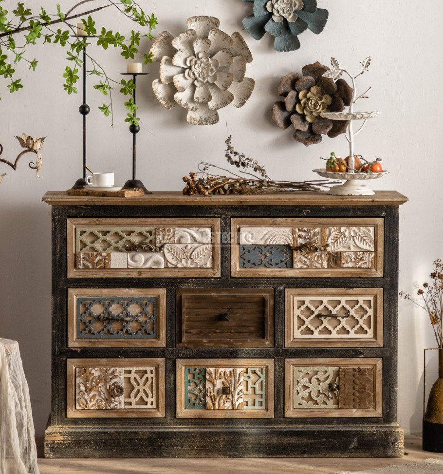 Подносы на стене