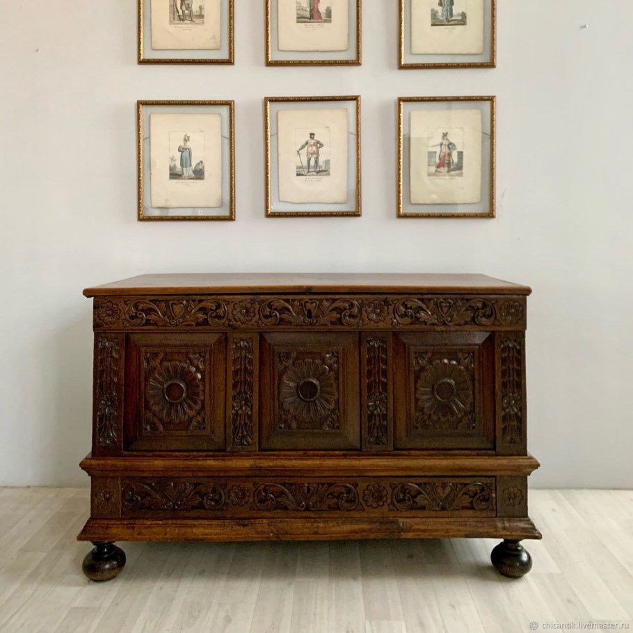 Антикварный комод