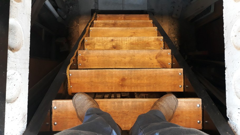 Лестница в подвал