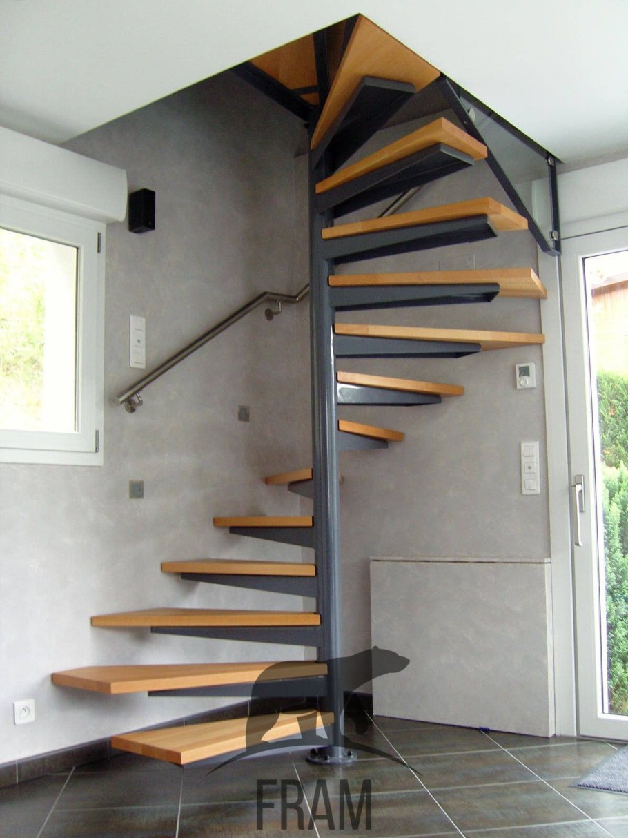 Лестница винтовая металлическая