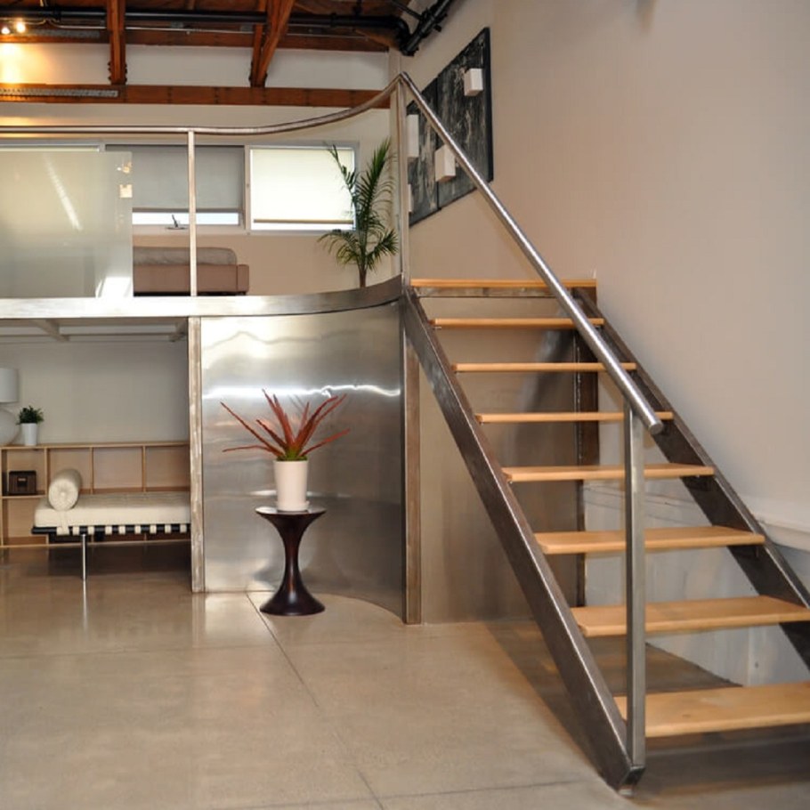 Лестница лофт в антресольный этаж