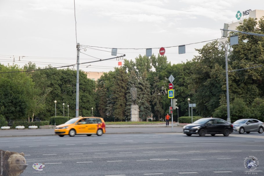 Светофор на Крестовском шоссе Псков