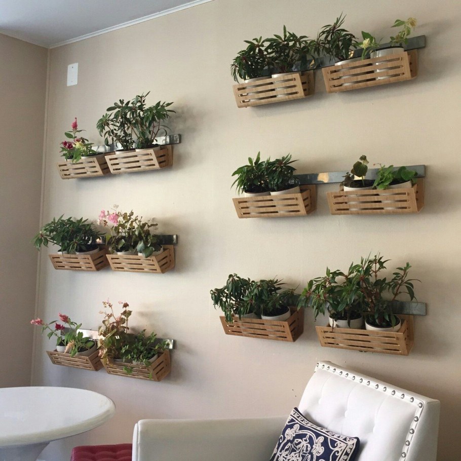 Настенные полки для цветов