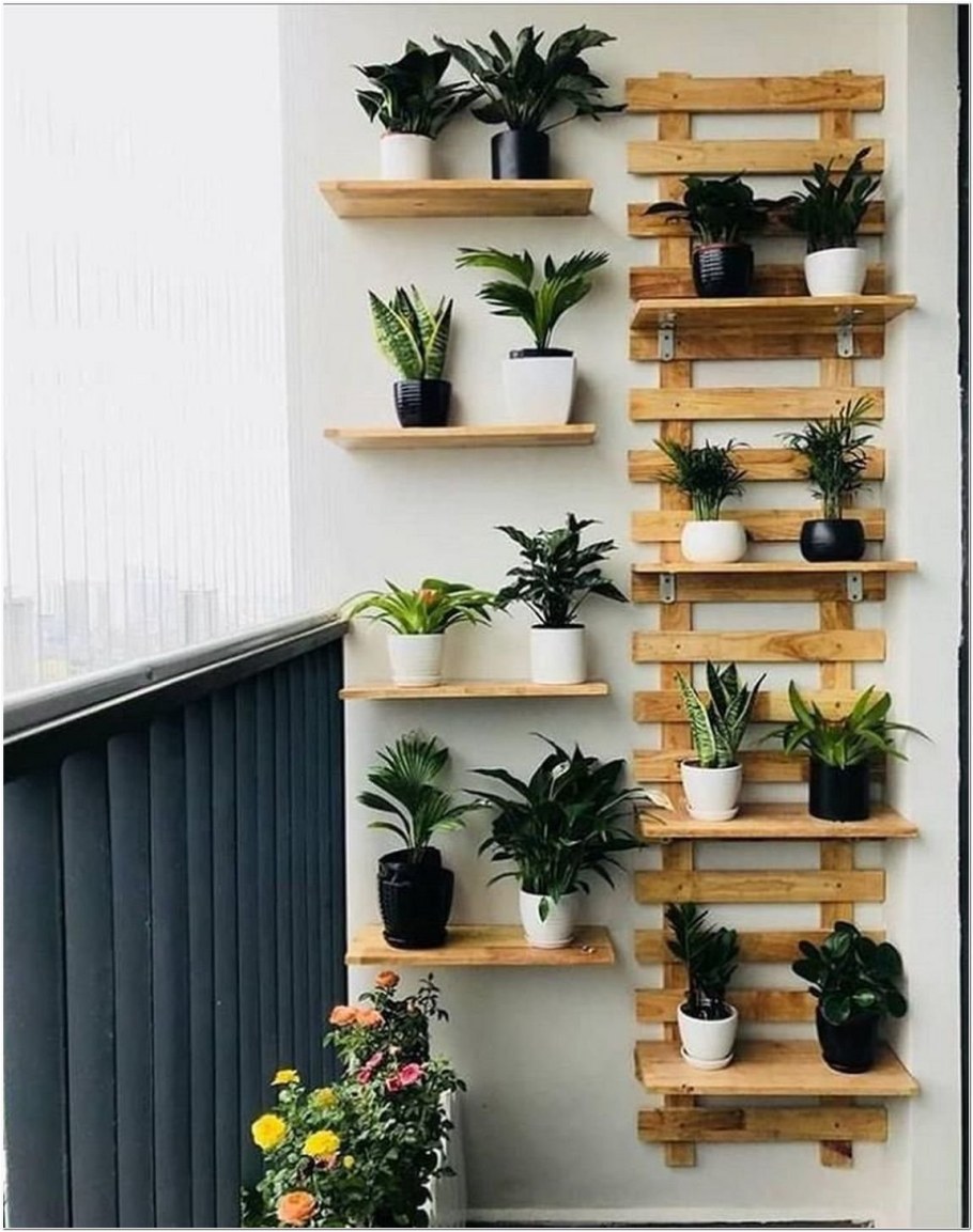 Полки для цветов на балконе