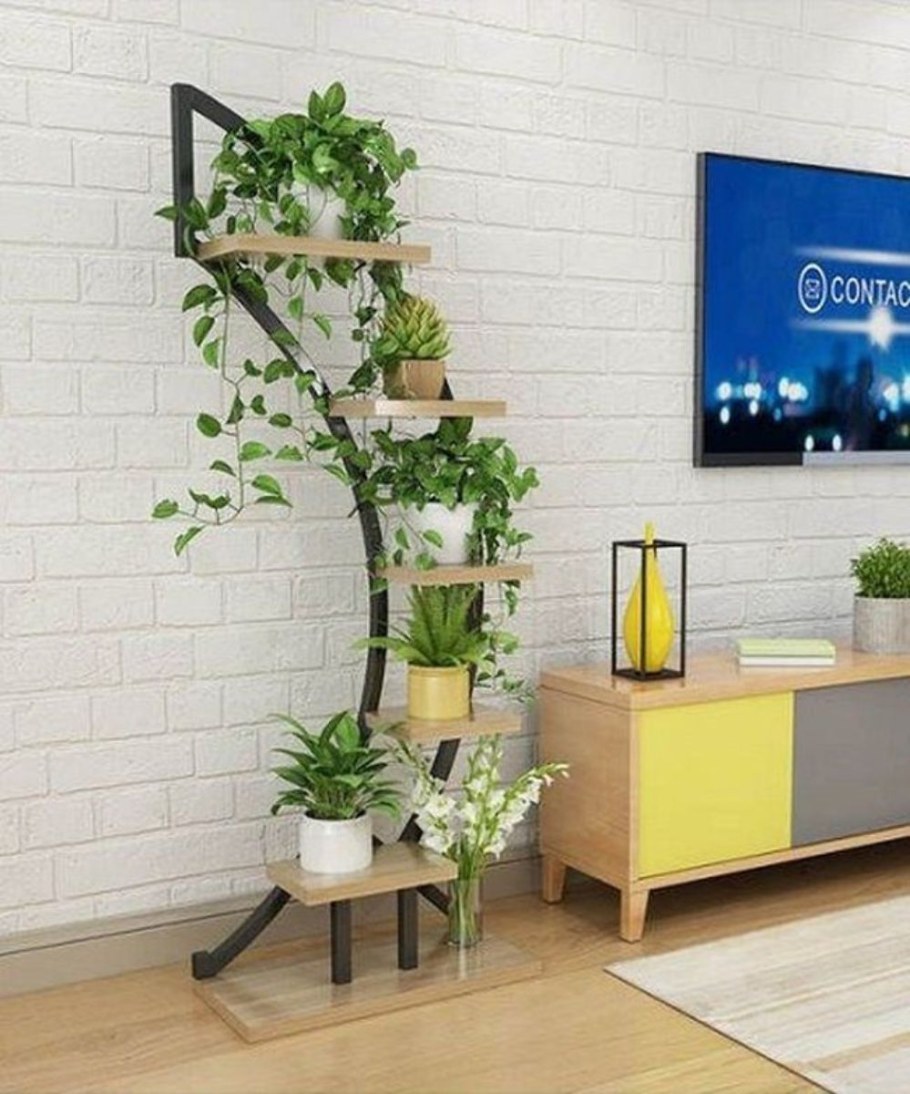Полки для цветов в интерьере