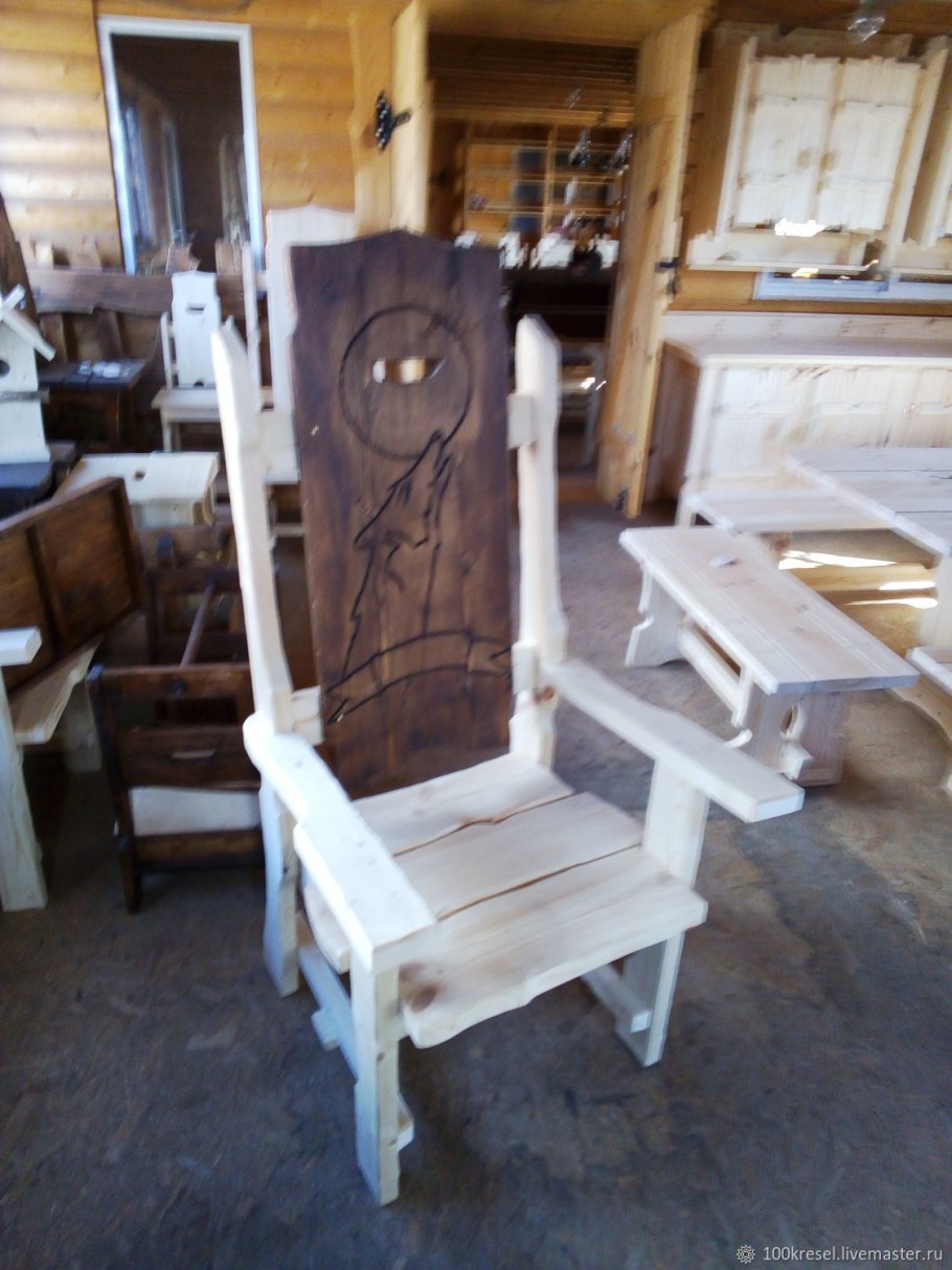 Кресло трон из массива сосны