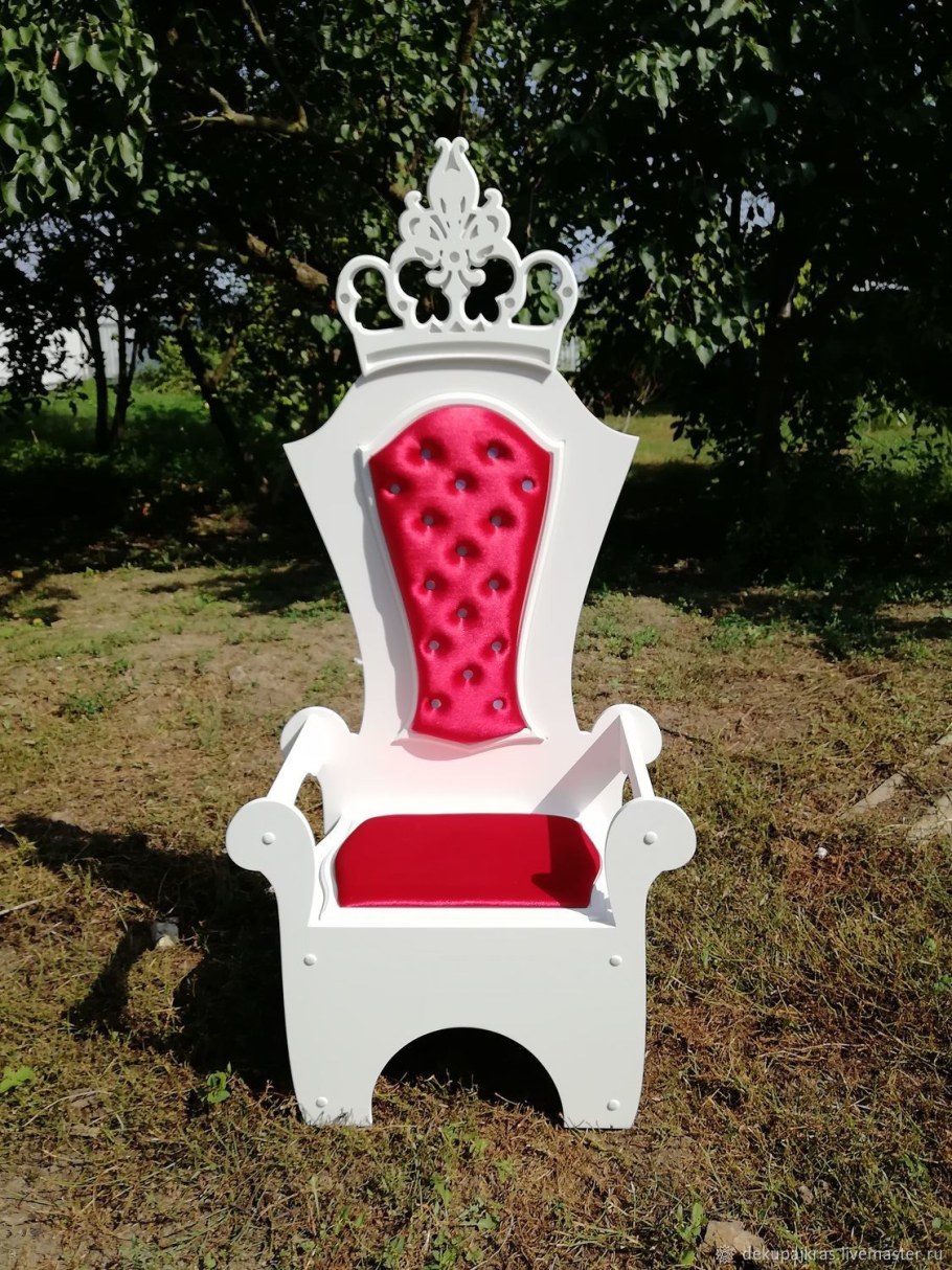 Кресло трон из дерева