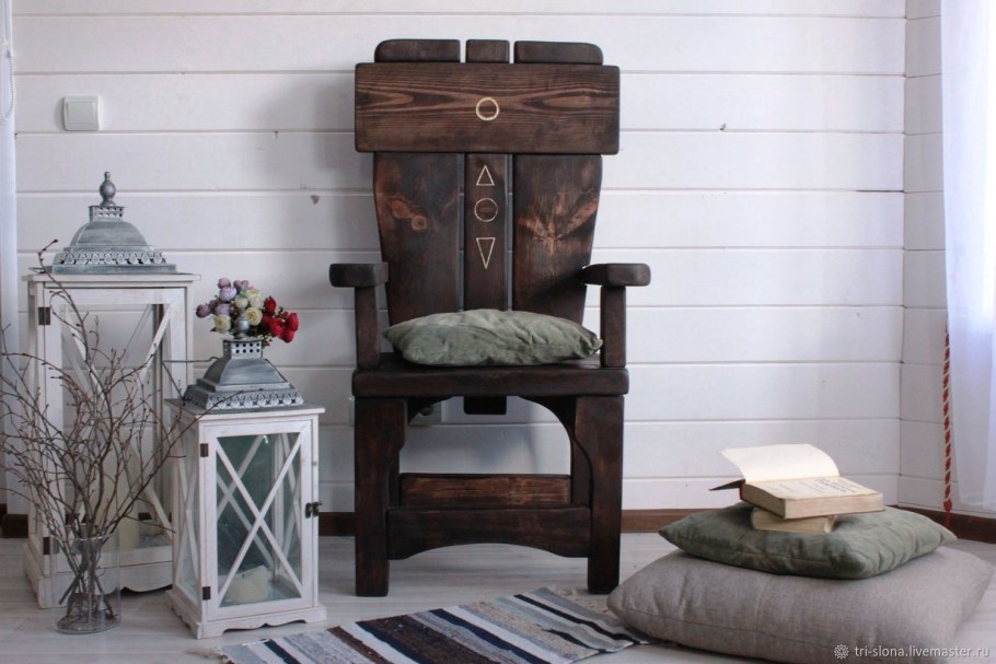 Стул из дерева