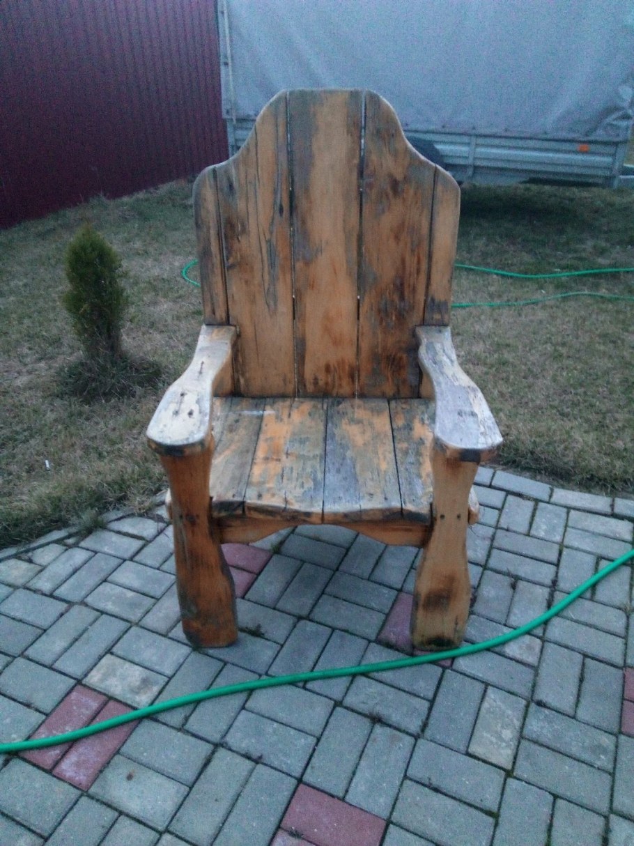 Кресло под старину из дерева