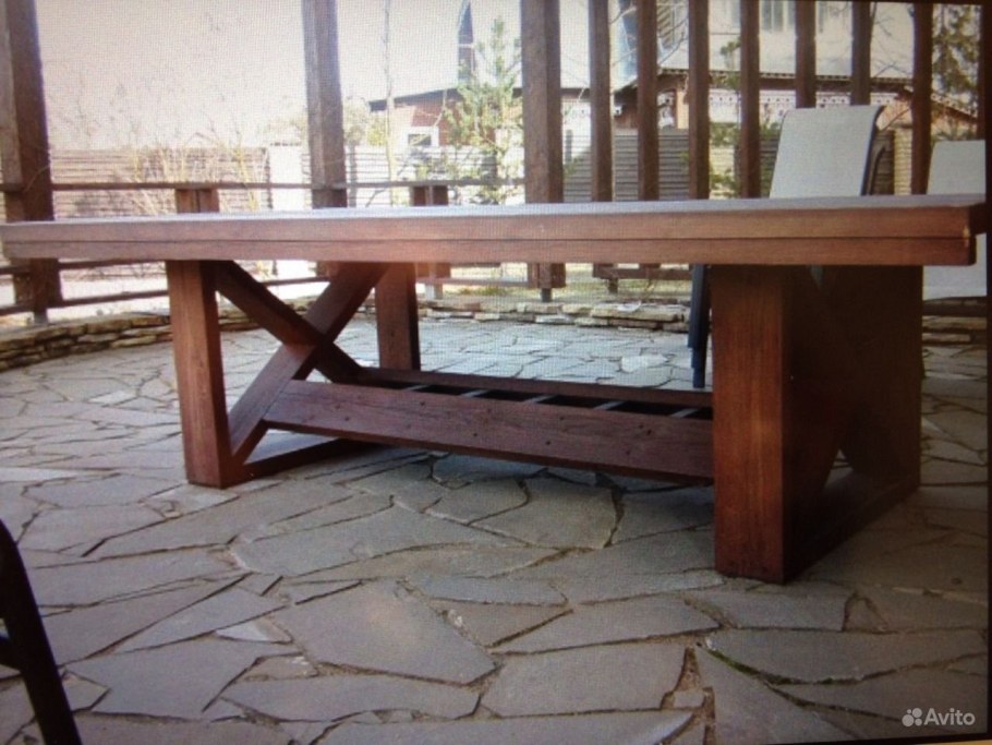 Деревянный стол в беседку