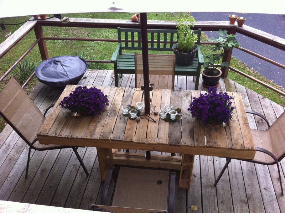 Столик на веранду