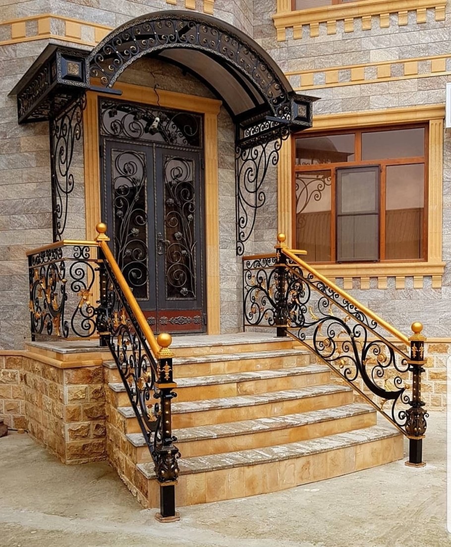 Красивое кованое крыльцо