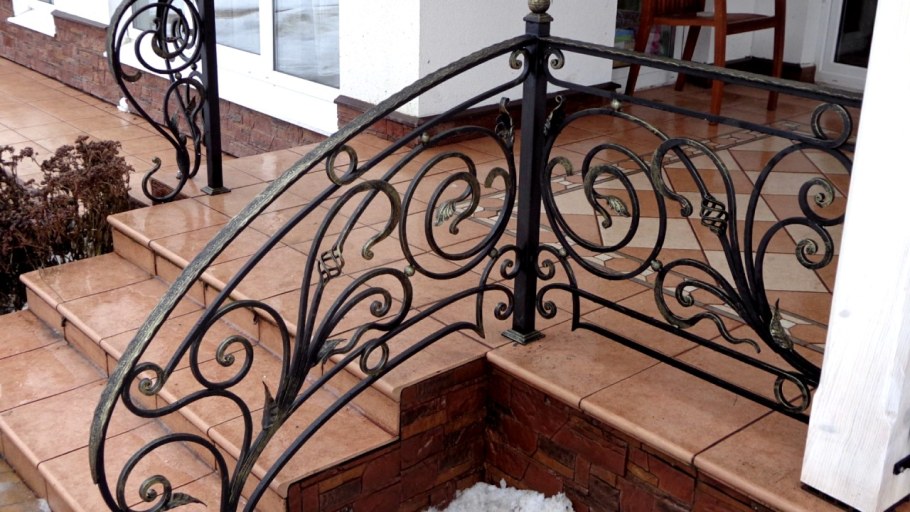 Кованые ограждения для крыльца