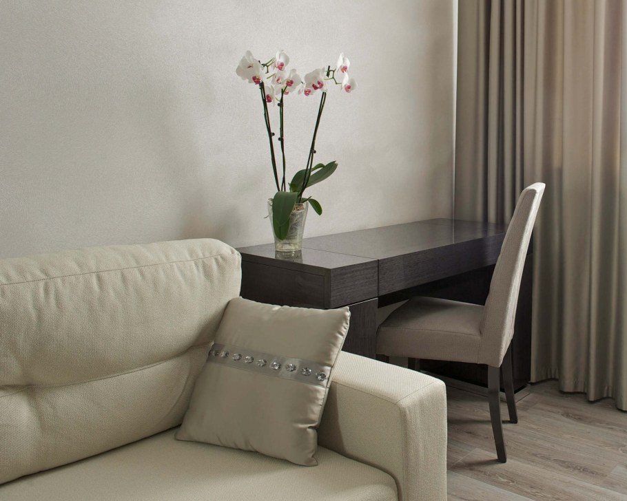 Обои под лен в интерьере