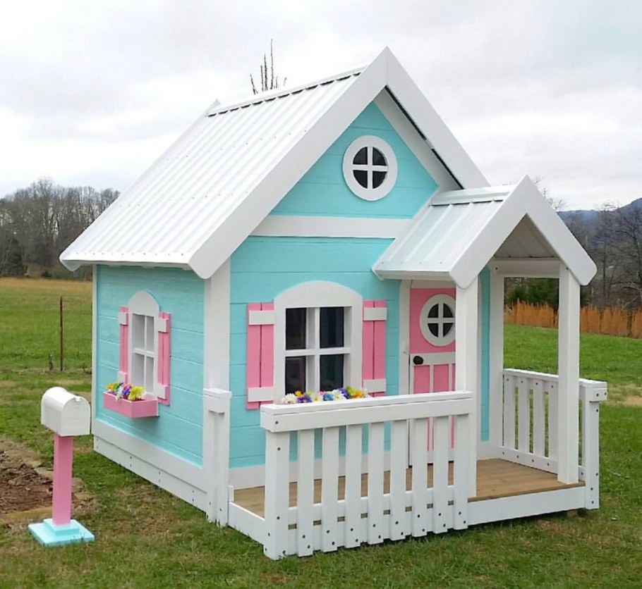 Домик для девочки на даче