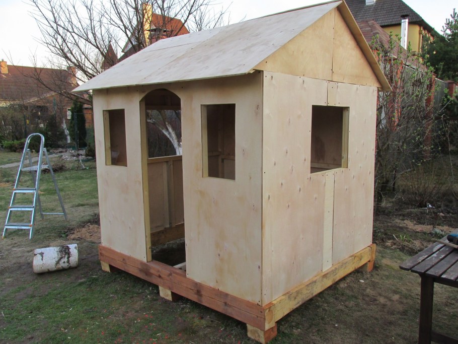 Тюдетски домик из фанеры для дачи