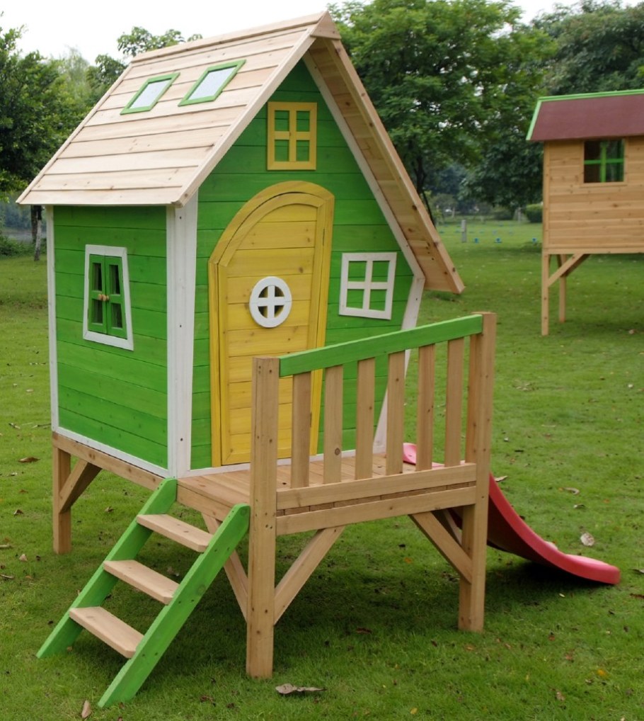 Детский деревянный домик