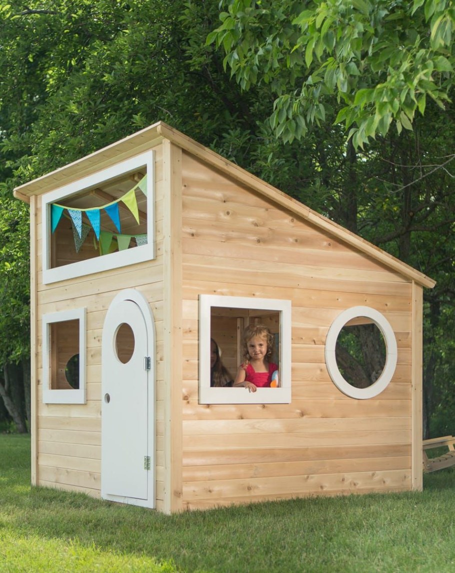 Детский домик из досок
