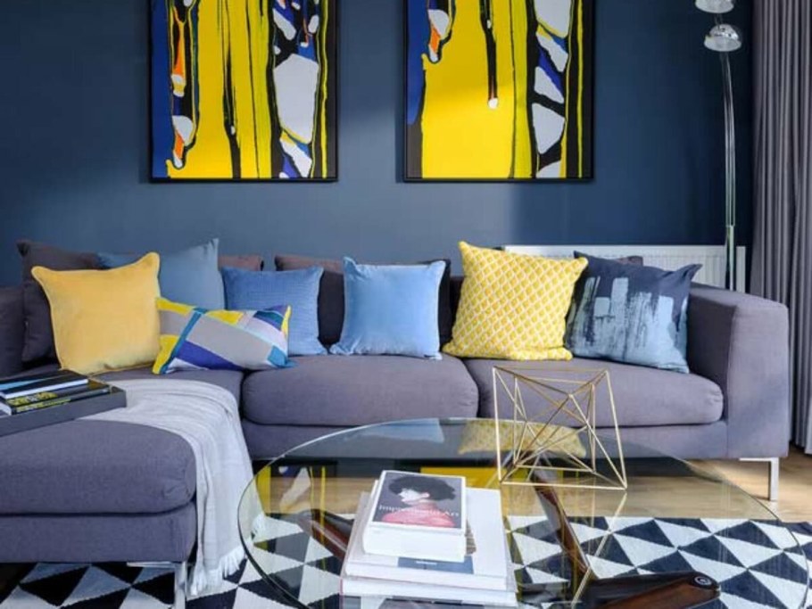 Сочетание синего и желтого в интерьере