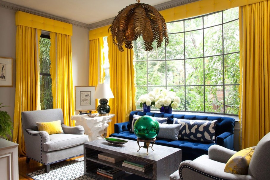 Желтый в интерьере гостиной