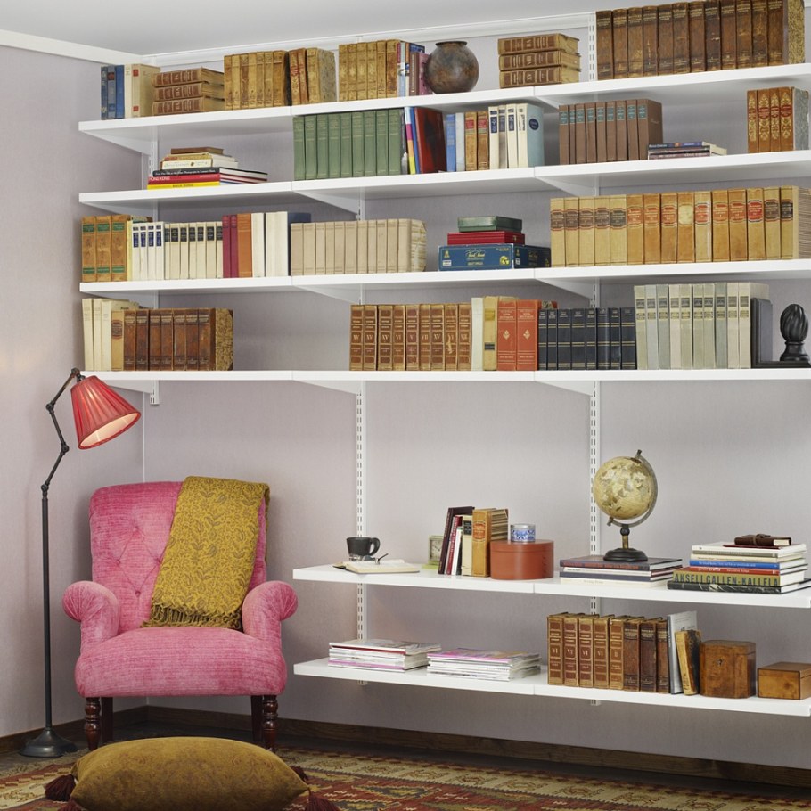 Книжные полки в интерьере