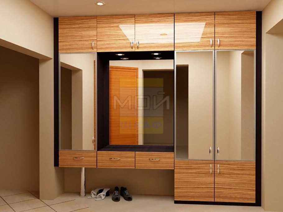 Прихожая с антресолями и шкафом