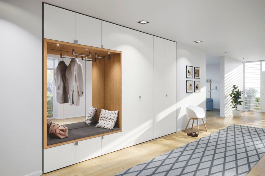 Прихожая со встроенным шкафом