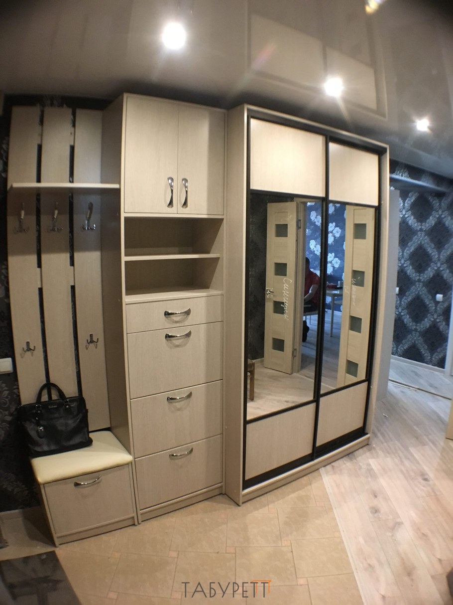 Шкаф в коридор