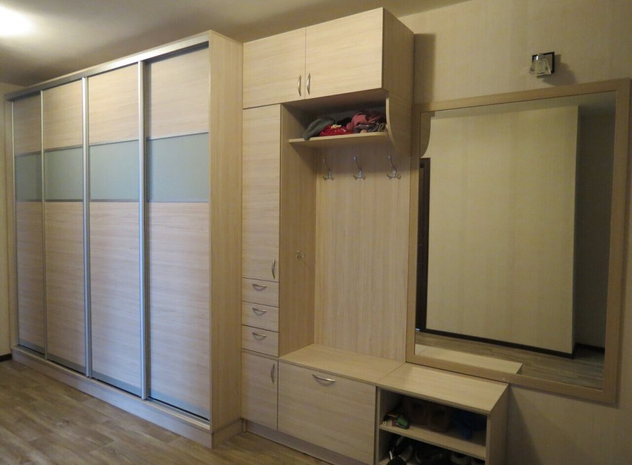 Встроенные шкафы в коридор