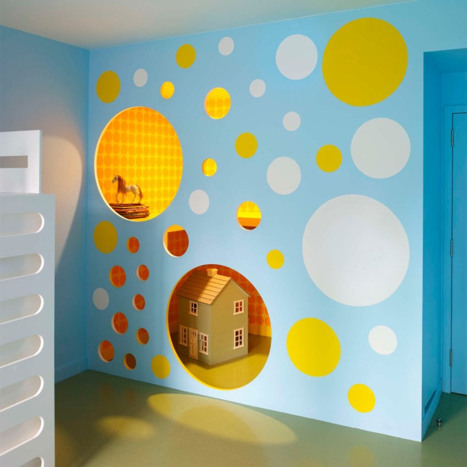 Разноцветные стены в детской