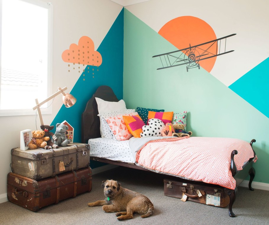Декор стен в детской комнате