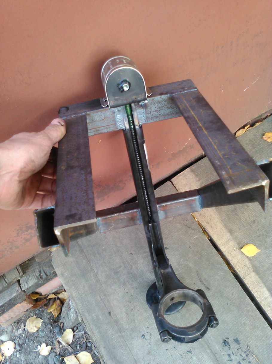 765.93.Сб164 приспособление. Для стяжки гусеницы