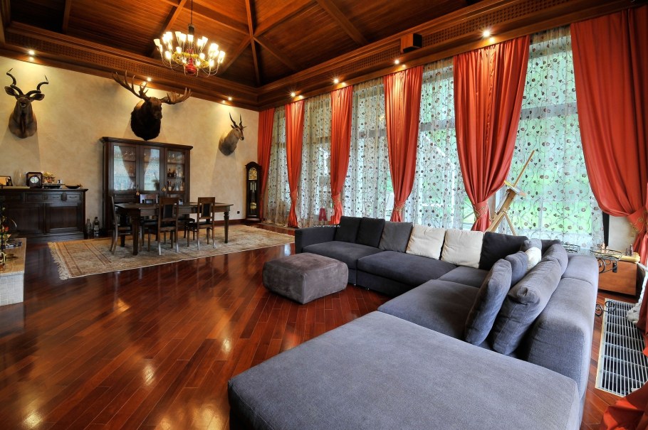 Богатый дом пол массив