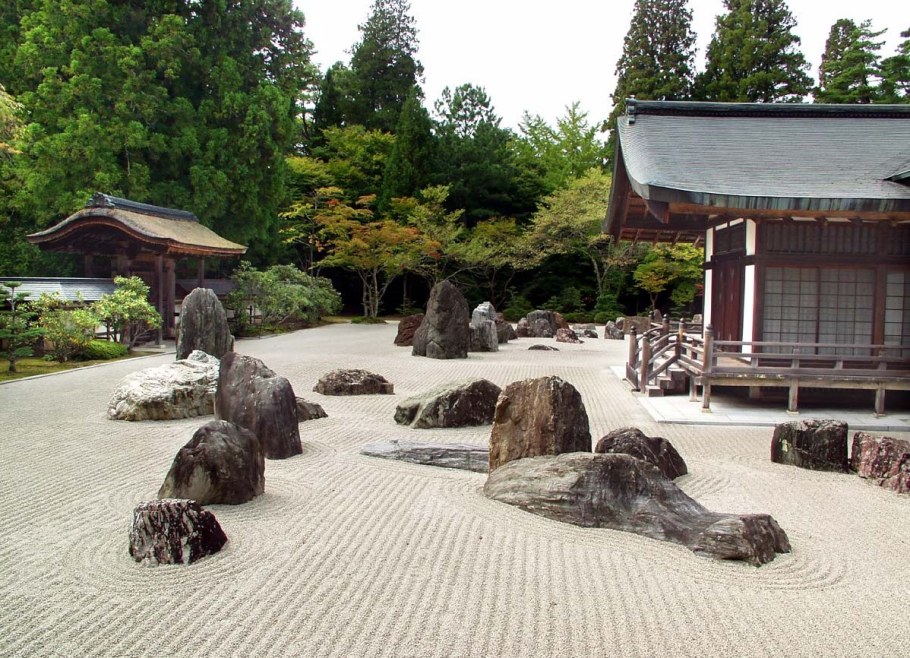 Сад 13 камней в Японии
