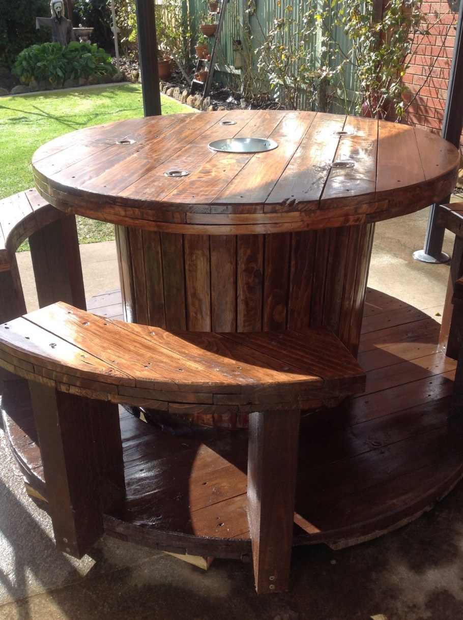 Стол из катушки