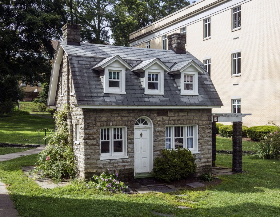 Маленький домик