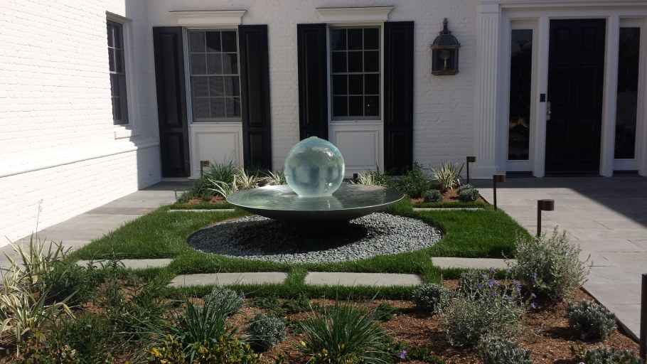 Фонтанчик во дворе