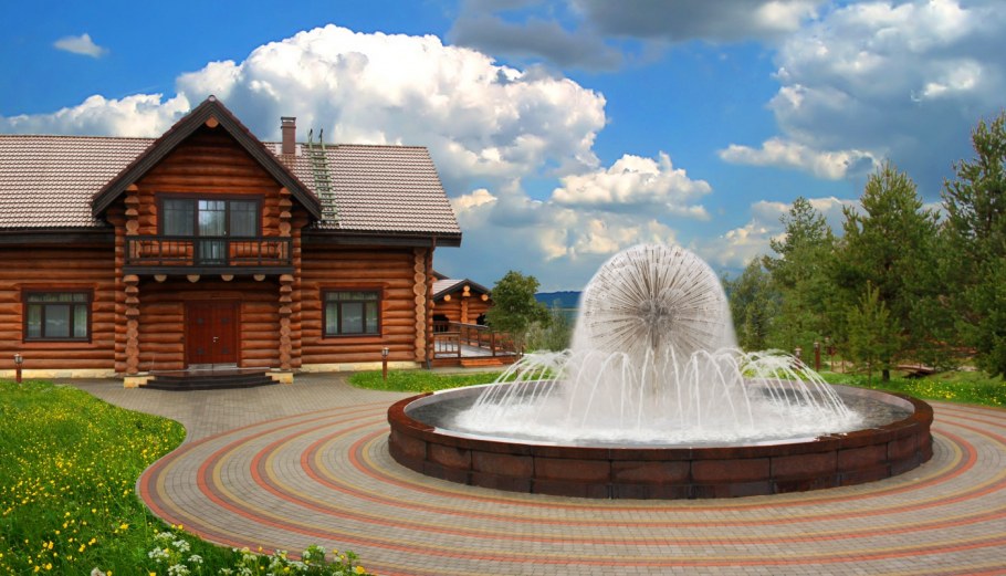 Фонтан перед домом