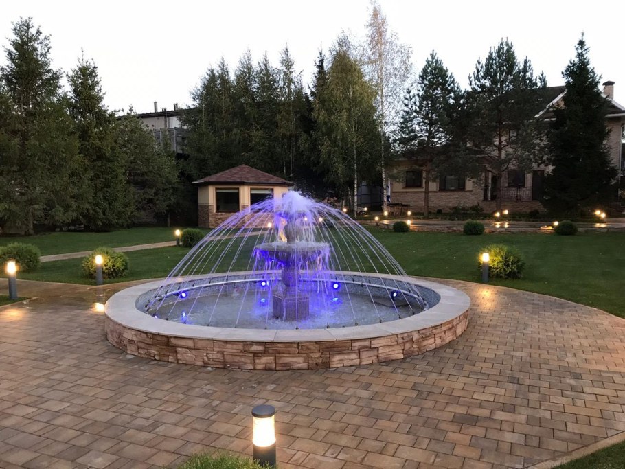 Фонтан с подсветкой