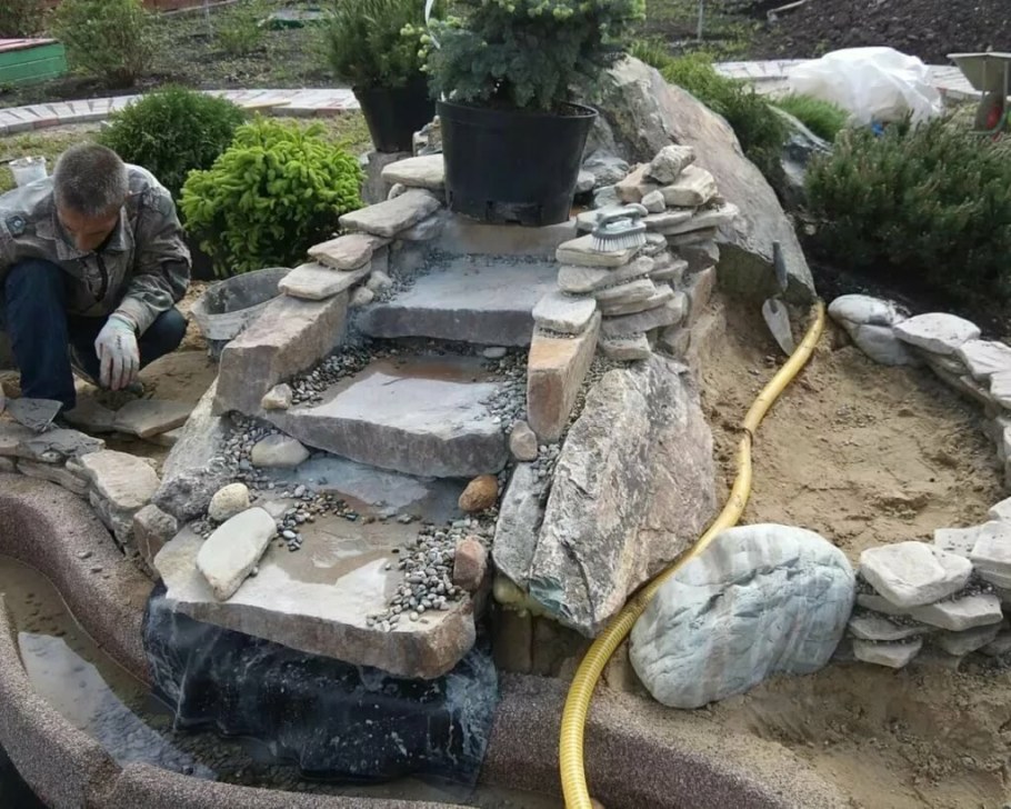 Альпийская горка с водопадом