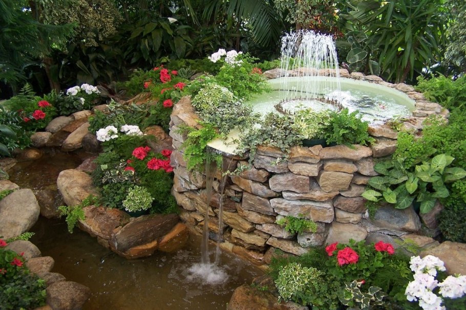 Фонтанчик в садовый прудик