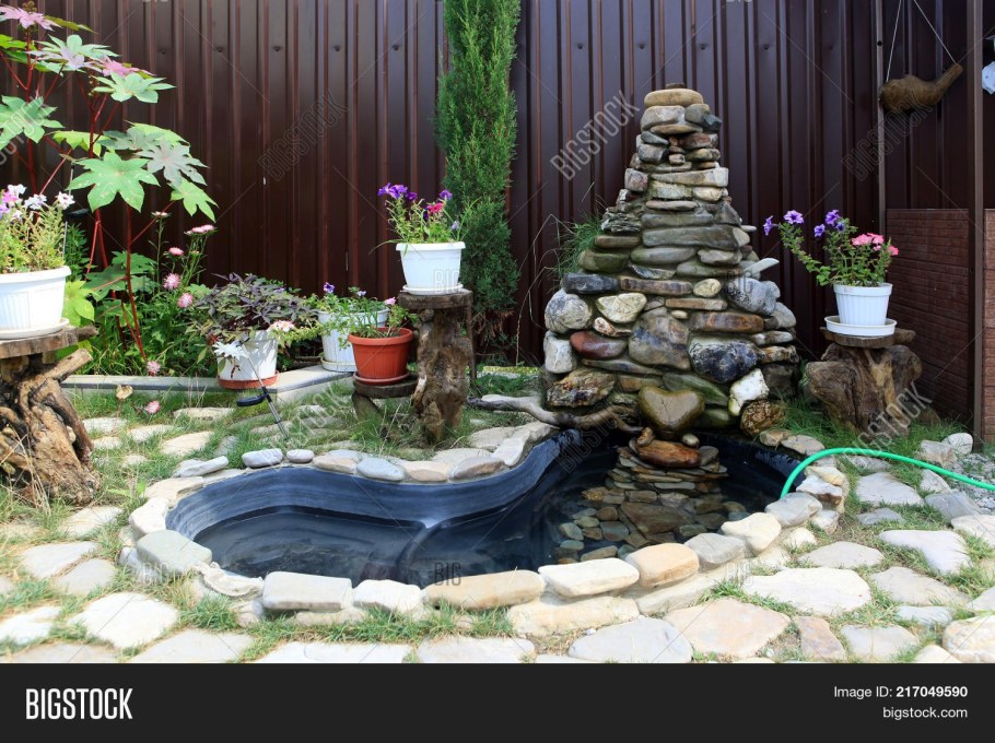 Альпийская горка с фонтаном