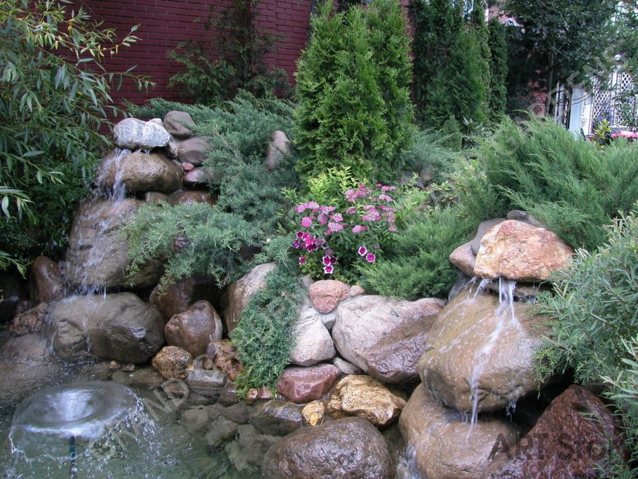 Рокарий с водопадом