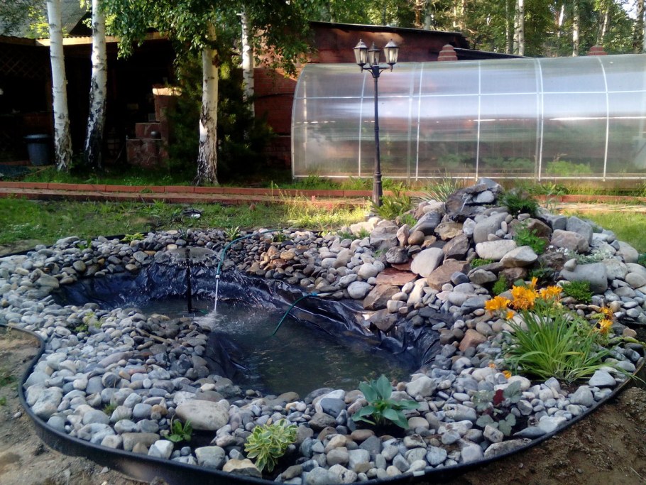 Альпийская горка с прудиком