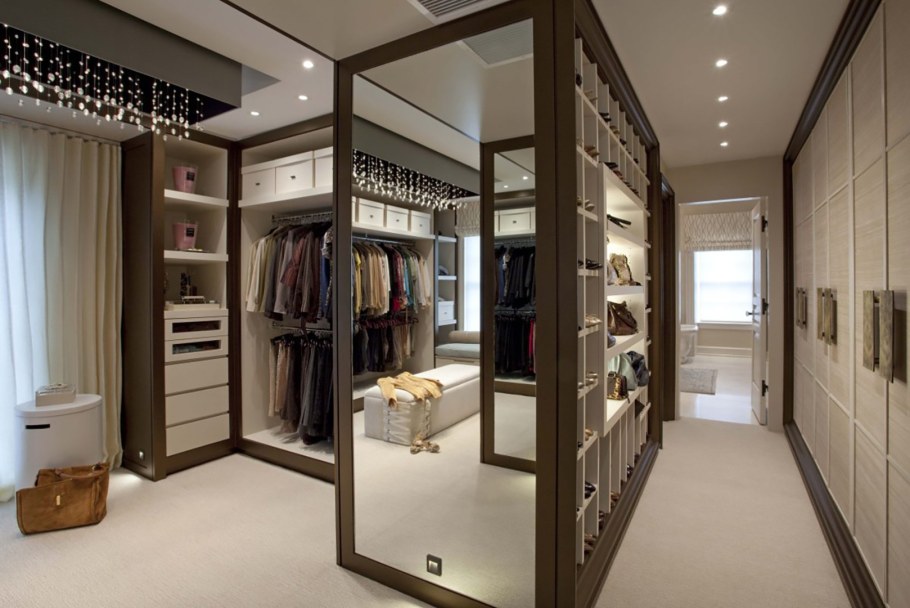 Гардероб в комнате