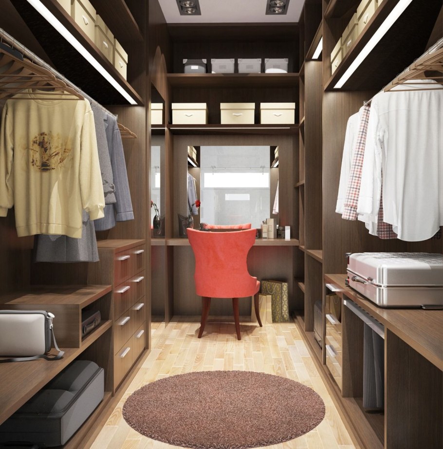 Гардеробная комната с диванчиком