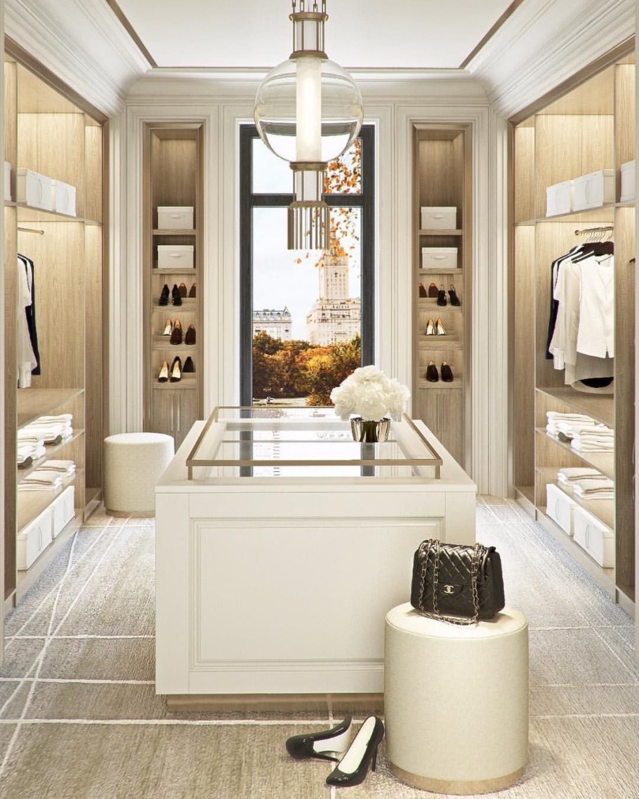 Гардеробная комната с кабинетом